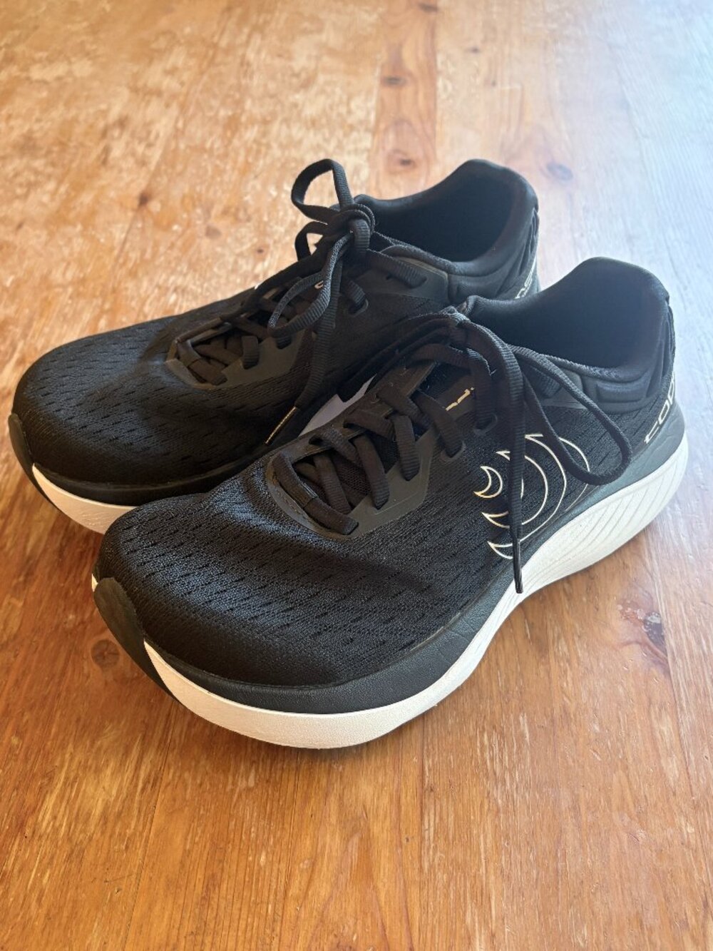 Topo Atmos Womens  Black / White Size 8.5